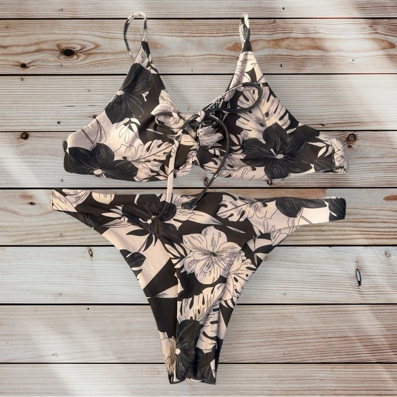 🌺Stone Fox Swim Bikini🌺 - Picture 2 of 7